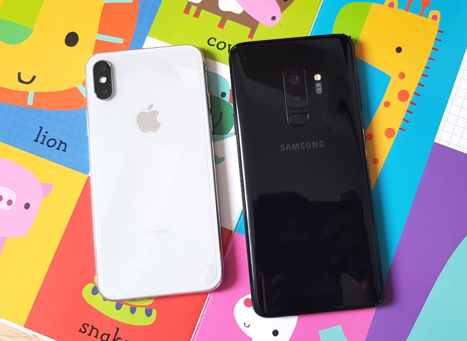 iPhone X bên cạnh Galaxy S9+