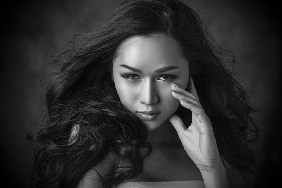 Hương Giang khoe thần thái nổi bật cùng dàn thí sinh Hoa hậu Chuyển giới - 7 Đại diện Lào.
