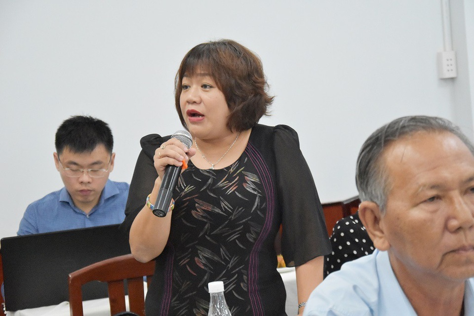 TPHCM tăng phí môi trường, doanh nghiệp “than” cách tính không công bằng - 6 Bà Lê Bích Loan cho rằng với cách tính phí mới thì doanh nghiệp không có tiền đóng phí