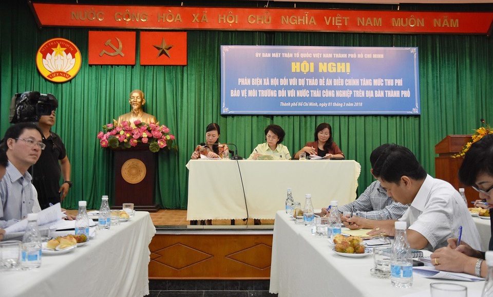 TPHCM tăng phí môi trường, doanh nghiệp “than” cách tính không công bằng - 1 Đề án tăng mức thu phí bảo vệ môi trường đối với nước thải công nghiệp là một trong 21 nội dung,đề án của UBND TPHCM triển khai Nghị quyết 54 của Quốc hội về thí điểm cơ chế, chính sách đặc thù phát triển TPHCM