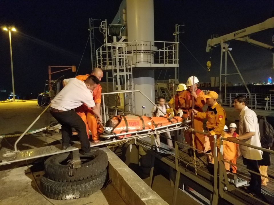 Trợ giúp y tế khẩn cấp cho ngư dân bị đau bụng - 1 Lực lượng cứu nạn hỗ trợ ngư dân gặp nạn trên biển (ảnh minh họa)