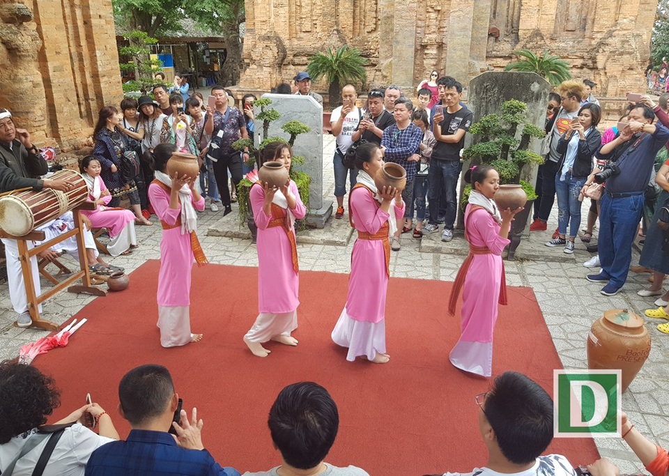 Nét đẹp Chăm trong không gian tháp cổ nghìn tuổi - 9 Nét đẹp Chăm trong không gian tháp cổ nghìn tuổi - 9