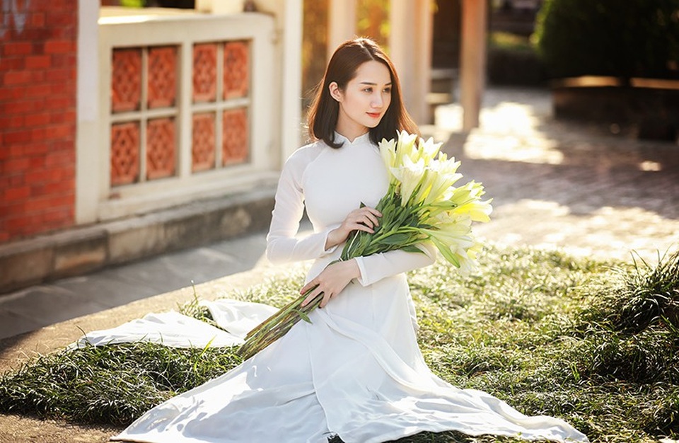 Xao lòng ngắm người đẹp bên hoa loa kèn đầu mùa - 9 Xao lòng ngắm người đẹp bên hoa loa kèn đầu mùa - 9