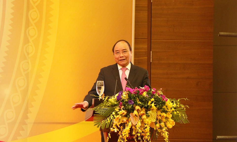 Thủ tướng: Nghệ An phải trở thành nơi giao thương quan trọng với các nước Lào, Thái Lan và Myanma - 1 Phát biểu chỉ đạo tại Hội nghị gặp mặt các nhà đầu tư Xuân Mậu Tuất 2018, Thủ tướng khẳng định: Nghệ An phải trở thành nơi giao thương quan trọng với các nước Lào, Thái Lan và Myanma