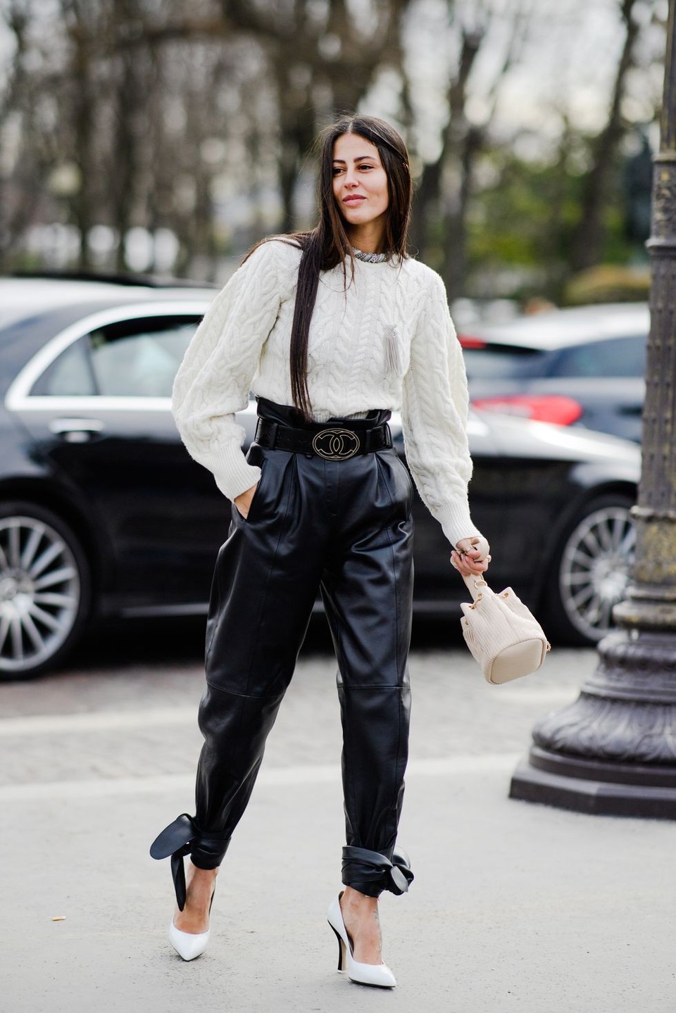 Những quý cô sành điệu của tuần lễ thời trang Paris - 21
Áo len và quần da cạp cao - cặp đôi hoàn hảo