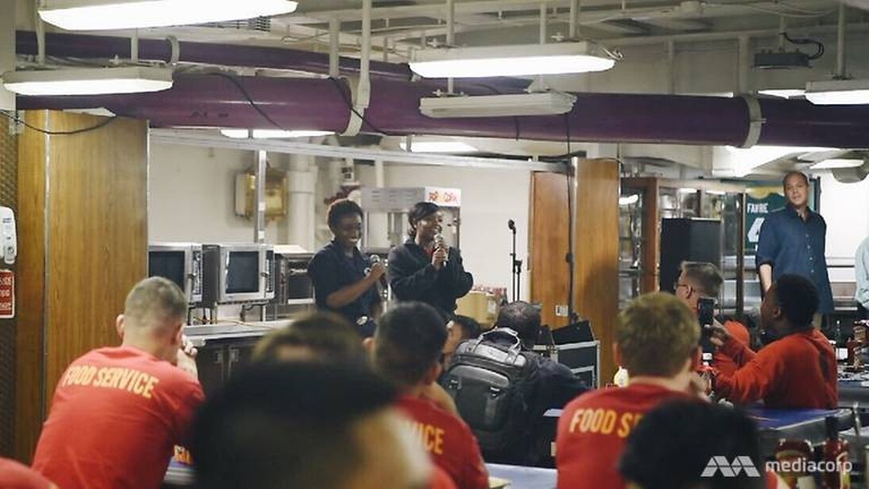 Cuộc sống trên “thành phố nổi” USS Carl Vinson vừa thăm Việt Nam - 19 Phòng karaoke hoạt động vào các buổi tối thứ 6. (Ảnh: Mediacorp)