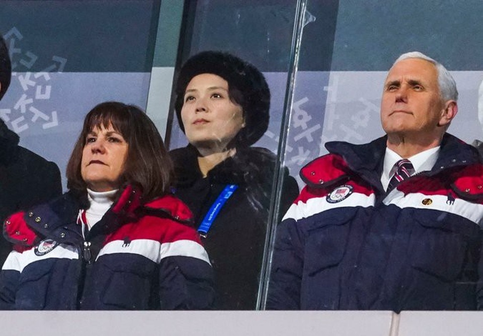 Chặng đường đàm phán chông gai giữa Mỹ và Triều Tiên - 8 Phó Tổng thống Mike Pence (phải) ngồi phía trước em gái ông Kim Jong-un tại lễ khai mạc Thế vận hội ở Hàn Quốc hôm 9/2 (Ảnh: NYT)