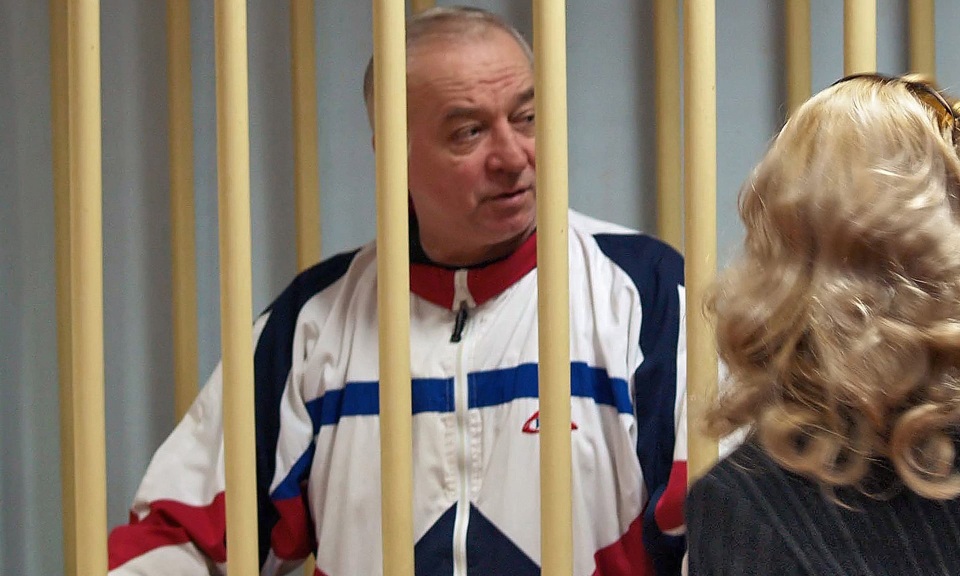 Hé lộ cách tình báo Anh chiêu mộ điệp viên hai mang Nga nghi bị đầu độc - 3 Sergei Skripal bị xét xử tại Nga năm 2006 vì tội gián điệp (Ảnh: EPA)