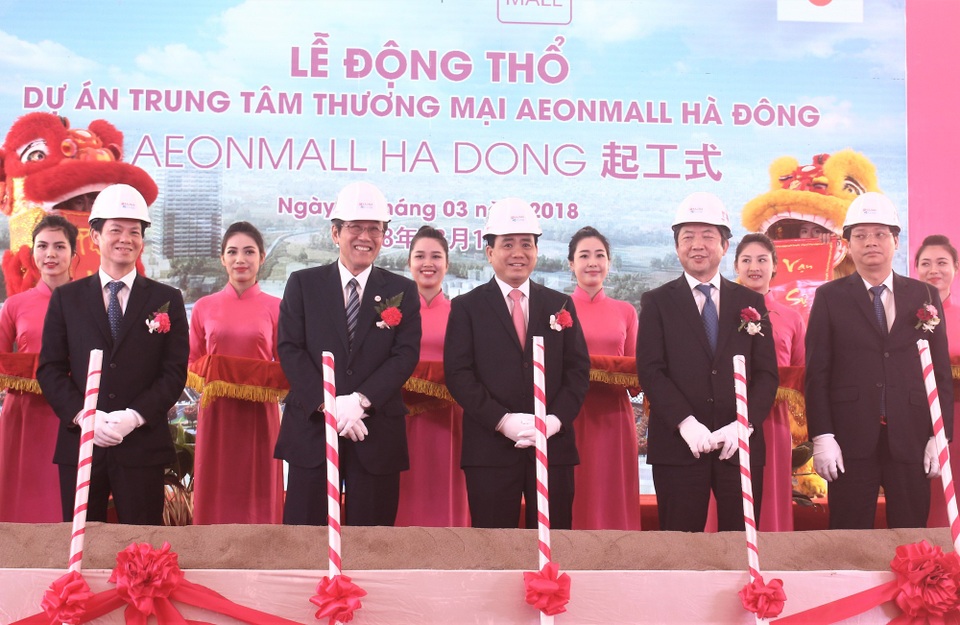 Khởi công trung tâm thương mại Aeon Mall thứ 2 tại Hà Nội - 1 Chủ tịch UBND Thành phố Hà Nội, ông Nguyễn Đức Chung tham gia lễ động thổ trung tâm thương mại Aeon Mall Hà Đông. (Ảnh: Hồng Vân)