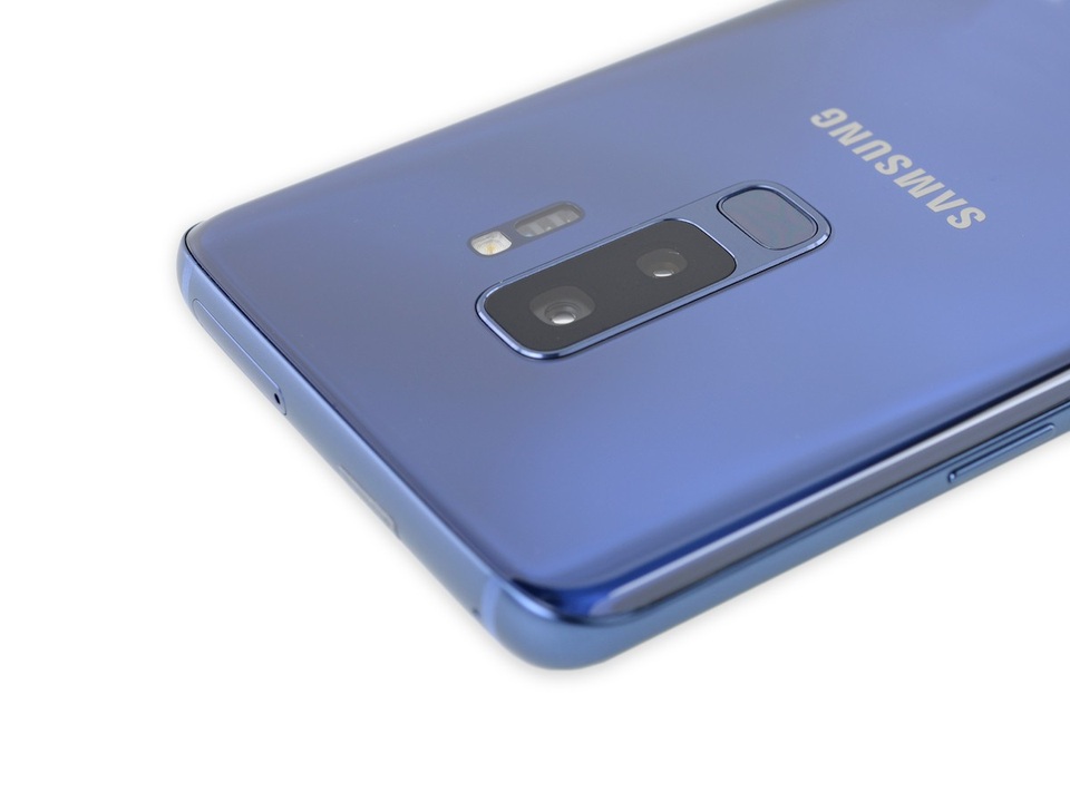 "Mổ xẻ" Galaxy S9+ sản xuất ở Việt Nam - 2
Phiên bản được mổ xẻ là Galaxy S9+ màu xanh.