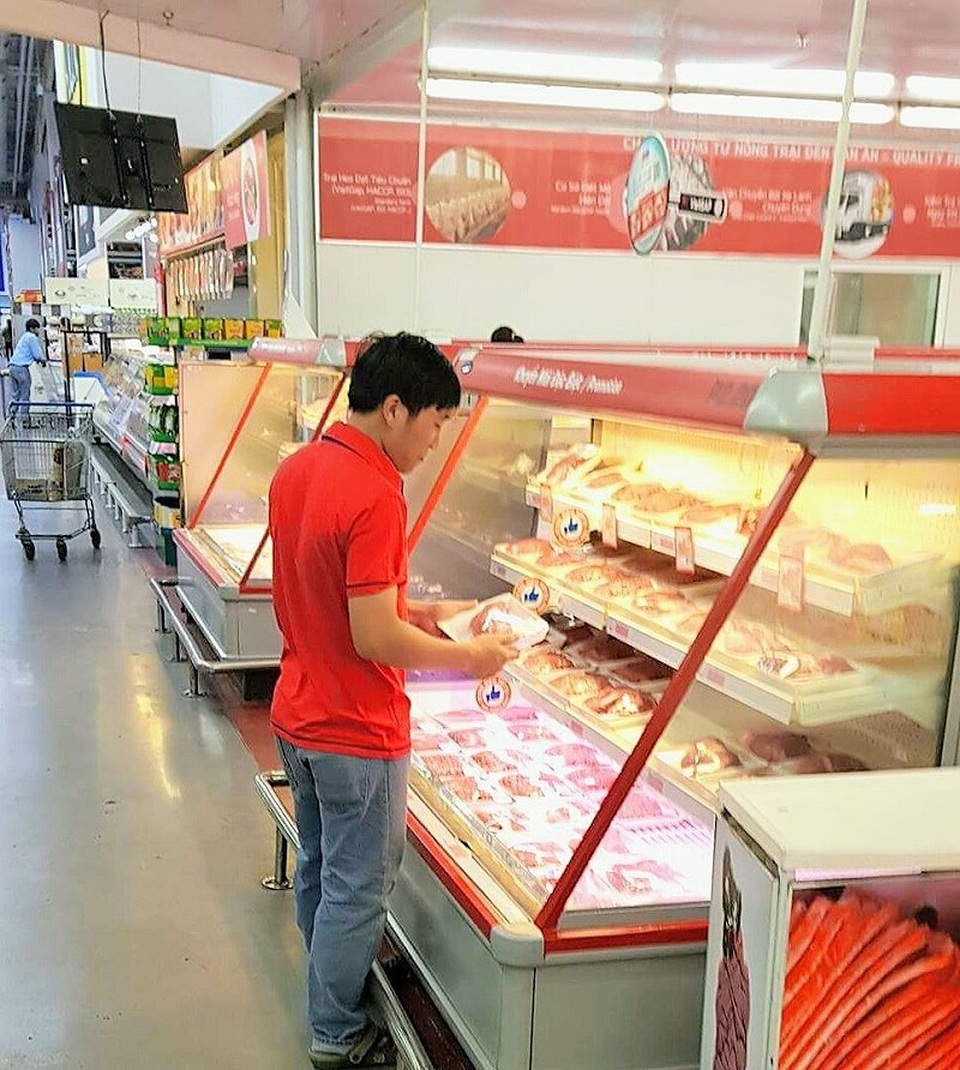 "Vén màn bí mật" heo nái bỗng biến thành bò siêu rẻ - 1
Khảo sát ở các chợ lẻ, các cửa hàng và quán ăn trên địa bàn TP.HCM, chúng tôi nhận thấy thịt trâu đông lạnh Ấn Độ vắng bóng mà chỉ thấy thịt bò Úc , Mỹ... Ảnh: Quang Huy