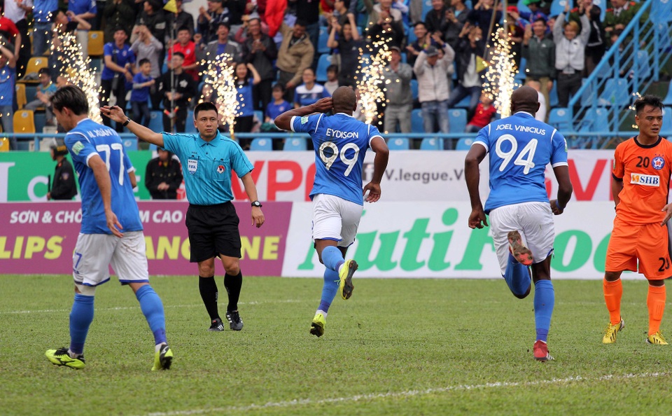 Than Quảng Ninh giành 3 điểm trong ngày khai màn V-League - 4
Niềm vui chiến thắng của Than Quảng Ninh - Ảnh: Gia Hưng