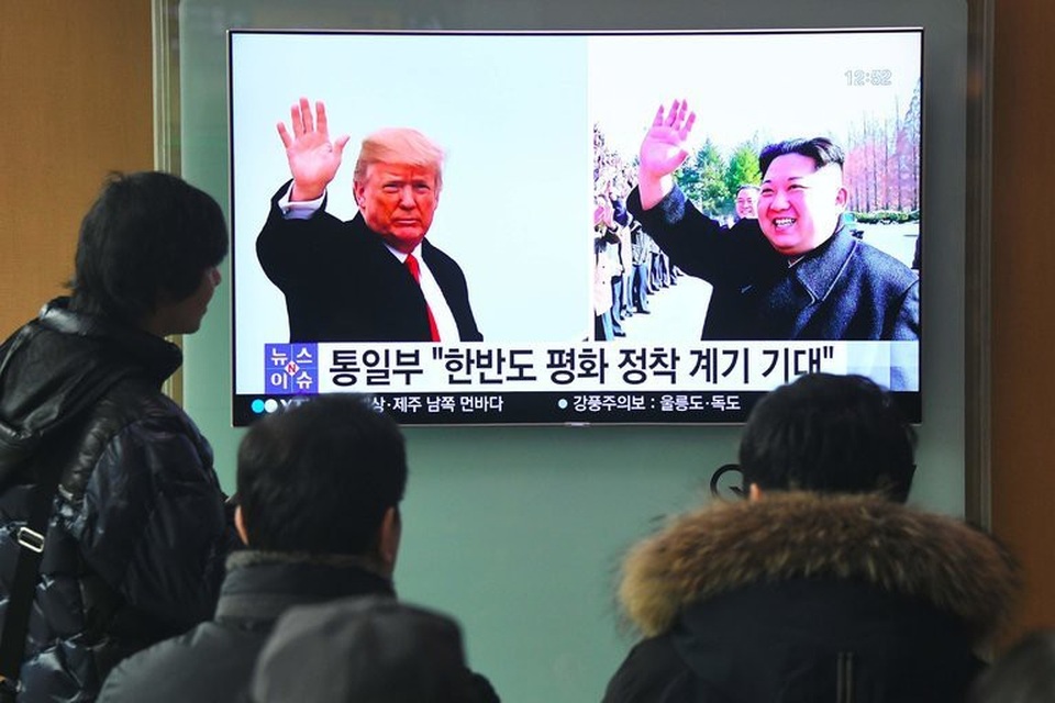 Chính quyền Trump “chạy đua” chuẩn bị cho cuộc gặp lịch sử với Triều Tiên - 1 Truyền hình Hàn Quốc đưa tin về cuộc gặp giữa Tổng thống Trump và nhà lãnh đạo Kim Jong-un (Ảnh: Getty)
