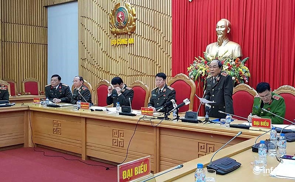 Ban Bí thư: Đường dây đánh bạc, rửa tiền "ngàn tỷ" liên quan đến cán bộ công an - 1
Họp báo công bố thông tin về vụ án đường dây tổ chức đánh bạc 1.000 tỷ đồng phát hiện tại Phú Thọ