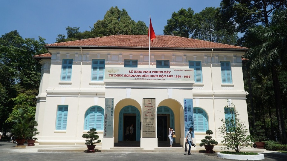 Triển lãm “Từ dinh Norodom đến dinh Độc Lập” - 2
Không gian trưng bày nằm trọn trong căn biệt thự cổ thuộc khuôn viên dinh Độc Lập ở mặt đường Nguyễn Du (quận 1)