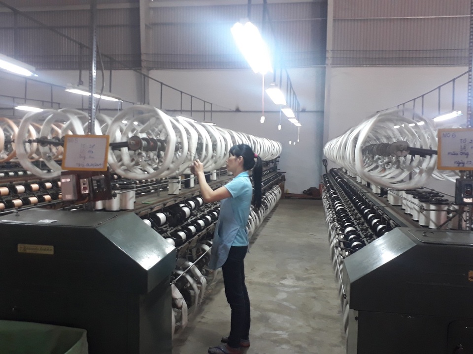 Giá kén tằm tăng cao kỷ lục, người trồng dâu thu lợi nhuận cao - 1 Giá kén tằm tăng giúp nông dân thu lợi nhuận cao nhưng lại khiến cho các nhà ươm tơ, dệt lụa lao đao