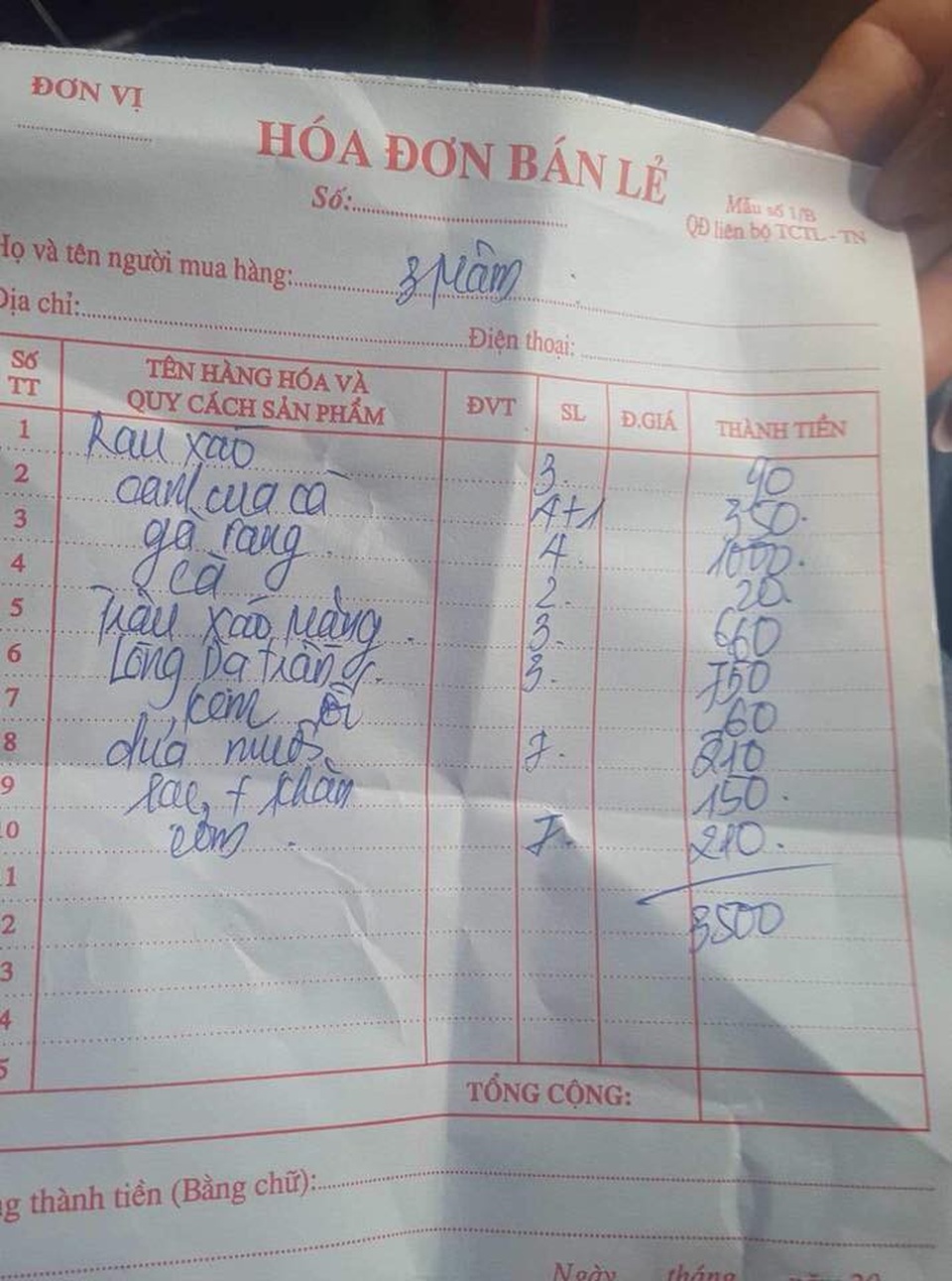 Quảng Ninh: Xử phạt nhà hàng bị khách tố “chặt chém” - 1 Hóa đơn ghi số tiền khách cho là nhà hàng chặt chém (ảnh CTV)