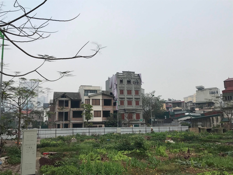 Gia đình cựu Thiếu tướng Nguyễn Thanh Hóa phá dỡ tầng biệt thự sai phép - 7 Gia đình cựu Thiếu tướng Nguyễn Thanh Hóa phá dỡ tầng biệt thự sai phép - 7