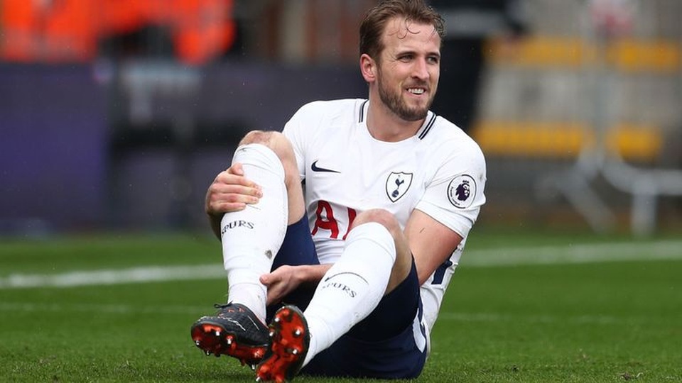Harry Kane dính chấn thương nặng, có nguy cơ vắng mặt tại World Cup 2018 - 1 Harry Kane dính chấn thương mắt cá trong trận đấu với Bournemouth