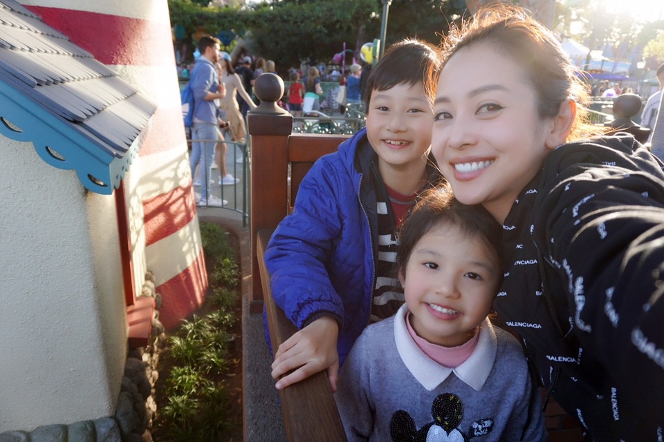 Vào năm 2007, đám cưới của nam ca sĩ Quang Dũng và Hoa hậu Châu Á tại Mỹ Jennifer Phạm diễn ra với sự bất ngờ của cả truyền thông và dư luận.