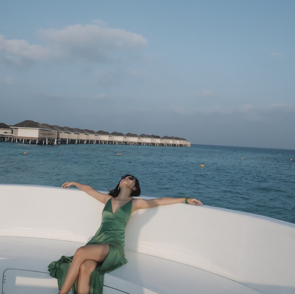 Bộ đôi MC VTV Quỳnh Chi, Thuỳ Dung trễ nải với bikini ở “thiên đường” Maldives - 5 Ngực khủng hay ngực lép đều có nét hấp dẫn riêng. Với tôi, đẹp đồng nghĩa với khoẻ mạnh, lối sống tích cực, cân bằng trong ăn uống, vận động, hoạt động.