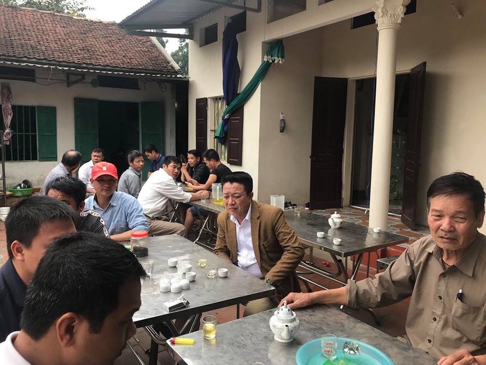 Vụ Châu Việt Cường: Gia đình nạn nhân đề nghị khởi tố vụ án giết người - 2 Sáng ngày 6/3, nhiều người dân trong xã Đông Phương Yên, huyện Chương Mỹ, Hà Nội đã đến gia đình của Trần Mỹ H. để tiễn biệt cô lần cuối.