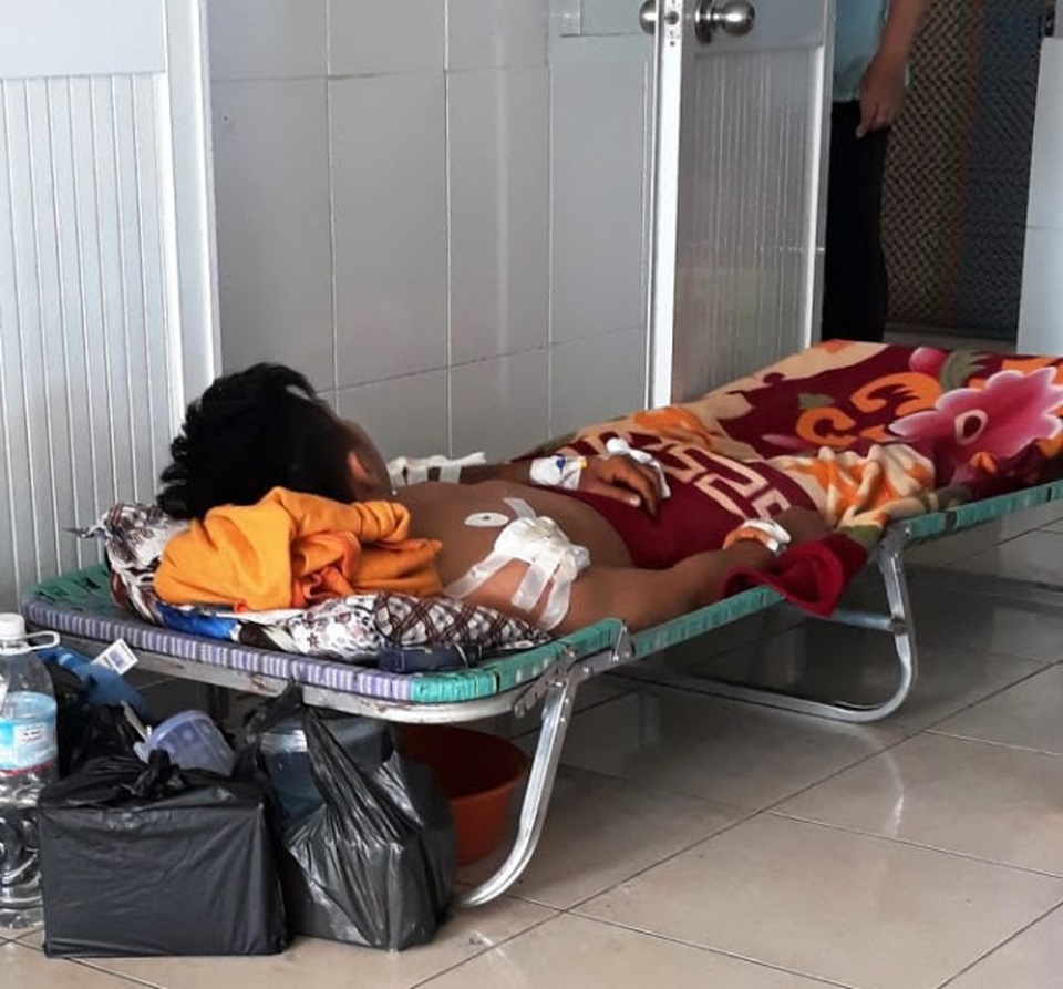 Anh Tuấn bị chém 7 nhát vào người sau khi can ngăn nhóm thanh niên chọc ghẹo bạn gái mình.