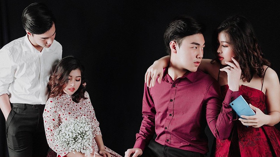 9 cặp nam thanh nữ tú "hot" nhất trường Phan Đình Phùng - 9 Đại diện cho những tâm hồn mộng mơ, nghệ sĩ và đầy hoài bão của những con người làng Mộng: cặp đôi Mạnh Hưng – Nguyên Phương.