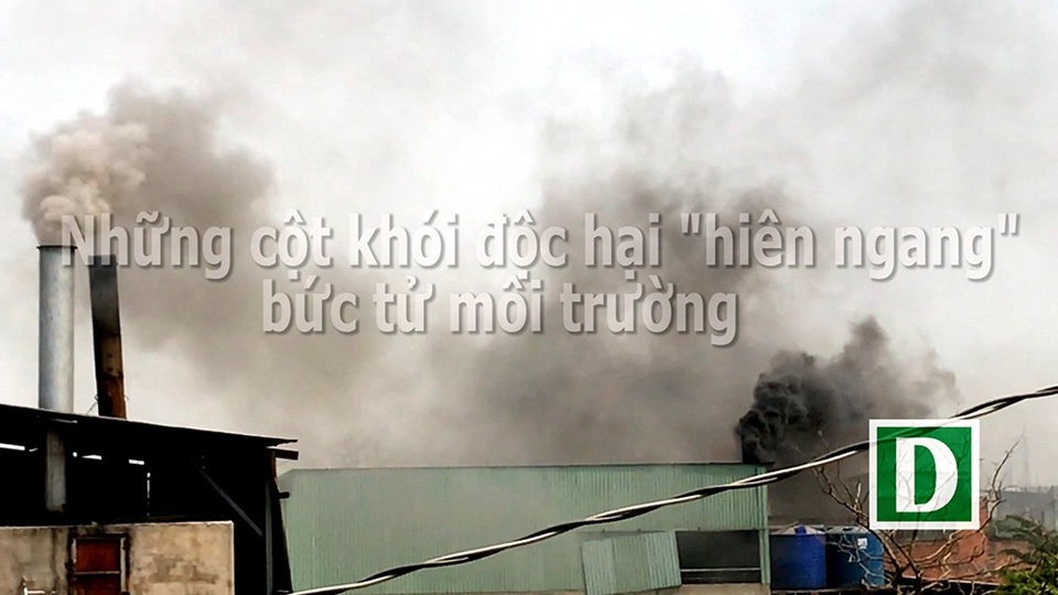 Những cột khói độc hại ngang nhiên bức tử môi trường tại TP Hồ Chí Minh! - 3 Việc xả thải đầu độc không khí tồn tại nhiều tháng nay, hàng chục hộ dân nơi đây đang sống trong cảnh khốn cùng vì môi trường ô nhiễm nghiêm trọng.