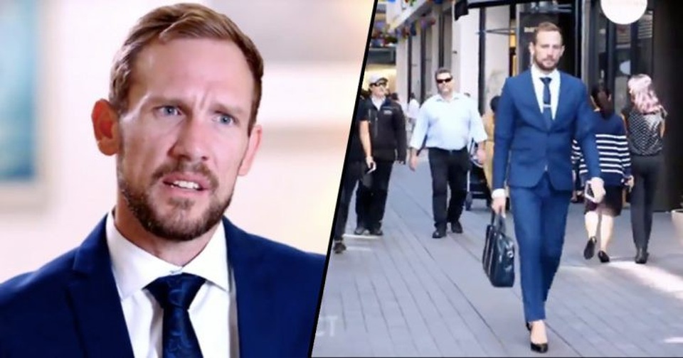 Chàng trai sải bước trên giày cao gót đi làm để "thấy mình quyền lực hơn" - 1 Chàng trai sải bước trên giày cao gót đi làm để "thấy mình quyền lực hơn" - 1