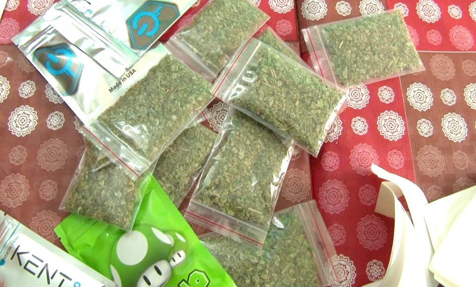 Các gói cỏ Mỹ ở quán bà Xuân