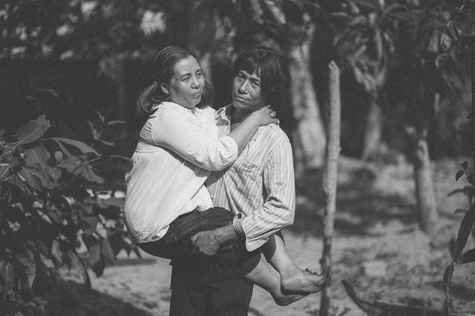 Clip đáng yêu của cặp đôi U50 cover trào lưu “đặt cằm lên tay” - 4