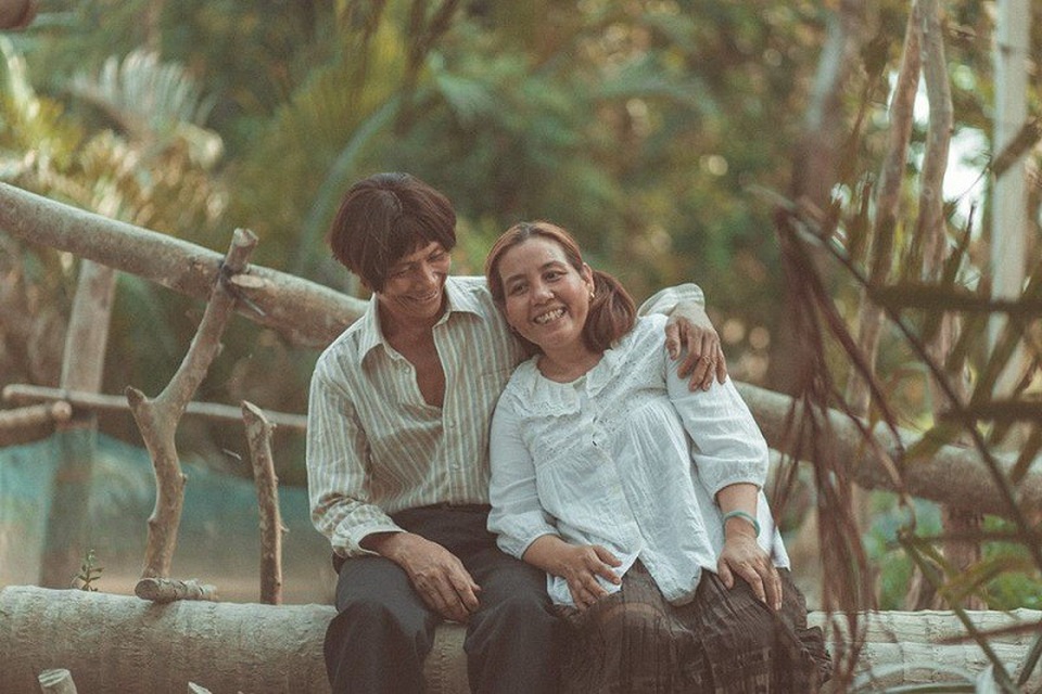 Clip đáng yêu của cặp đôi U50 cover trào lưu “đặt cằm lên tay” - 3