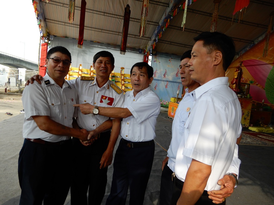 
Các cựu binh Gạc Ma xúc động khi được gặp lại các đồng đội.
