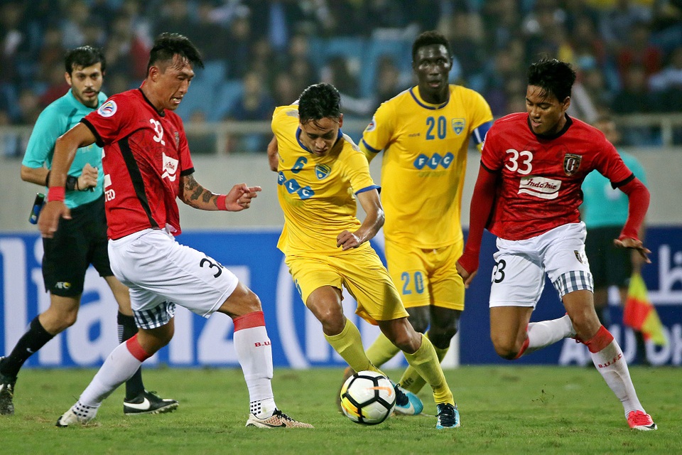 Bùi Tiến Dũng giữ sạch lưới, FLC Thanh Hoá vẫn bị cầm hoà tại AFC Cup - 1
Thanh Hóa (vàng) đã không thể ghi bàn trên sân nhà - Ảnh: Gia Hưng