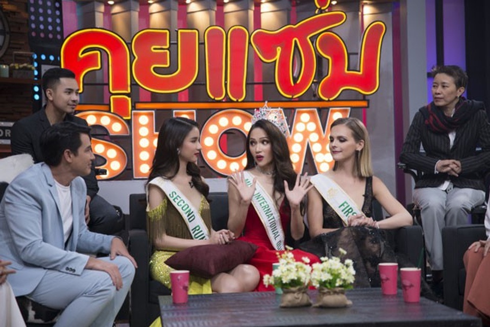 Bị đồn mua giải Hoa hậu Chuyển giới, Hương Giang nói gì? - 3 Hương Giang có phản ứng bất ngờ khi bị hỏi về tin đồn mua giải Hoa hậu Chuyển giới Quốc tế 2018.