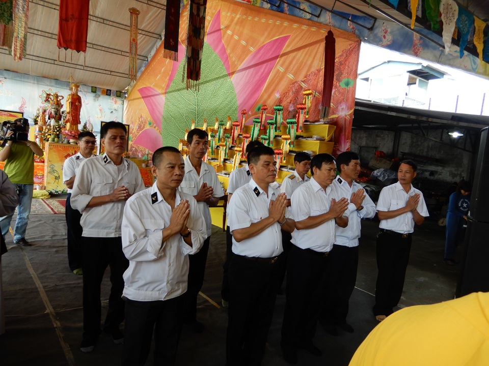 Buổi lễ cầu siêu diễn ra trong không khí trang nghiêm