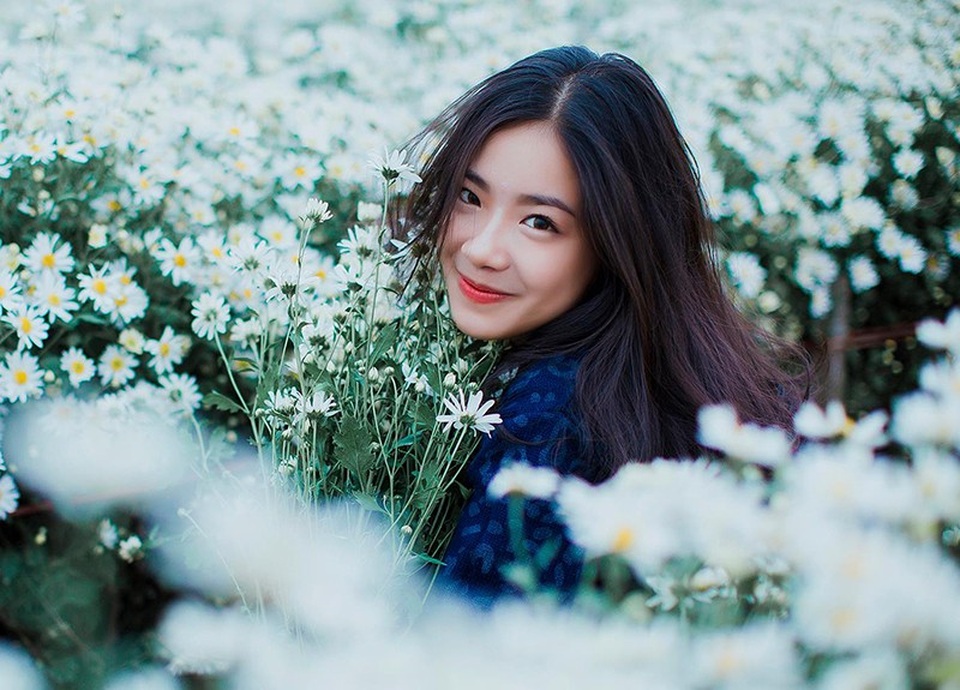 Ngẩn ngơ ngắm những "nàng thơ" trường Ngoại giao - 12 Trần Thanh Hằng - CT43A