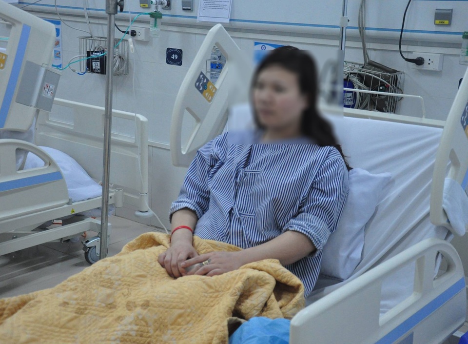 Ngỡ hạ đường huyết vì chân tay run phải ngậm kẹo, cô gái trẻ phát hiện bệnh hiếm - 1 Cô gái trẻ lên cân, béo phì vì liên tục phải uống nước đường, ngậm kẹo đối phó với con hạ đường huyết. Ảnh: T.Q