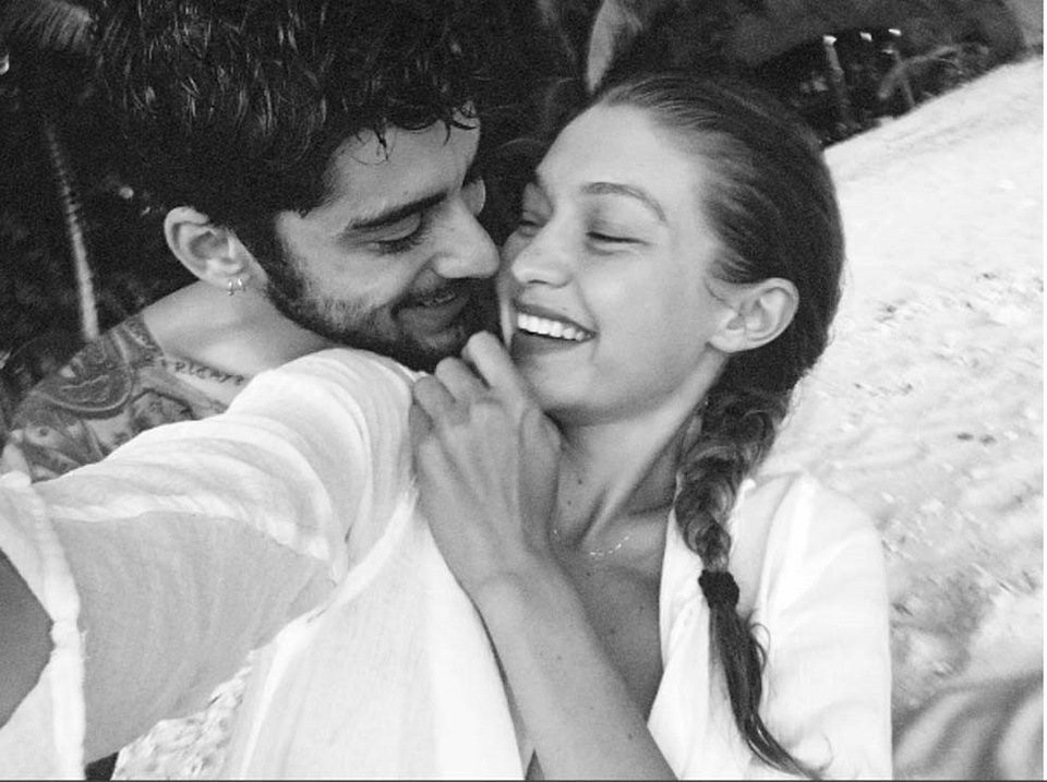 
Ca sỹ Zayn Malik, 25 tuổi và siêu mẫu Gigi Hadid, 22 tuổi đã bất ngờ thông báo họ chia tay nhau sau hơn 2 năm hò hẹn
