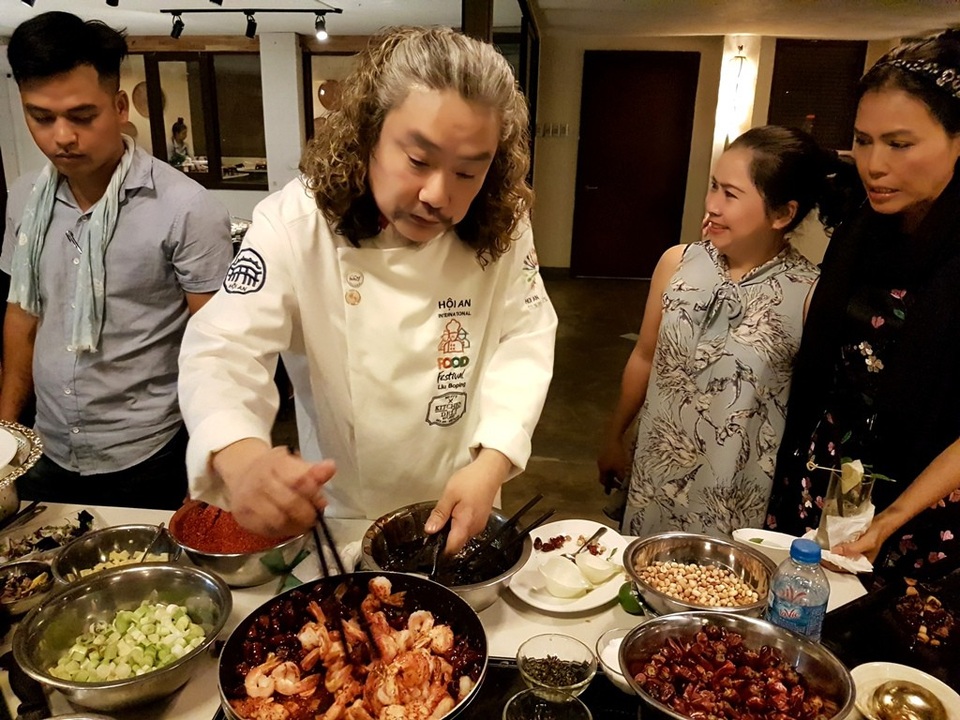 Khai mạc tuần lễ ẩm thực quốc tế Hội An lần thứ 3 - 2 Đầu bếp trổ tài nấu ăn