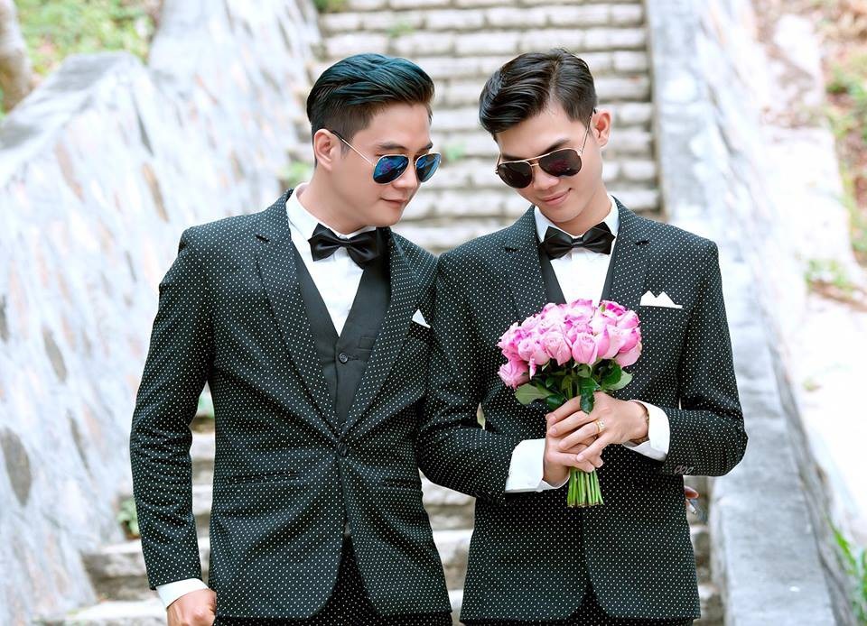 Đám cưới đồng tính nam của cặp đôi điển trai ở Đồng Tháp gây “sốt” mạng xã hội - 3 Thanh Hoàng cho biết, cũng giống như nhiều cặp đôi khác chuyện tình cả cả hai cũng trải qua những lần cãi vã, giận hờn