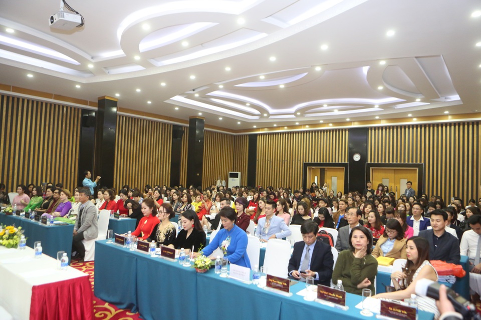 “Đại hội Thẩm mỹ Quốc tế” - Ngày hội lớn của ngành thẩm mỹ Việt Nam - 1 Toàn cảnh buổi họp báo “Đại hội thẩm mỹ quốc tế 2018” diễn ra sáng qua tại Hà Nội
