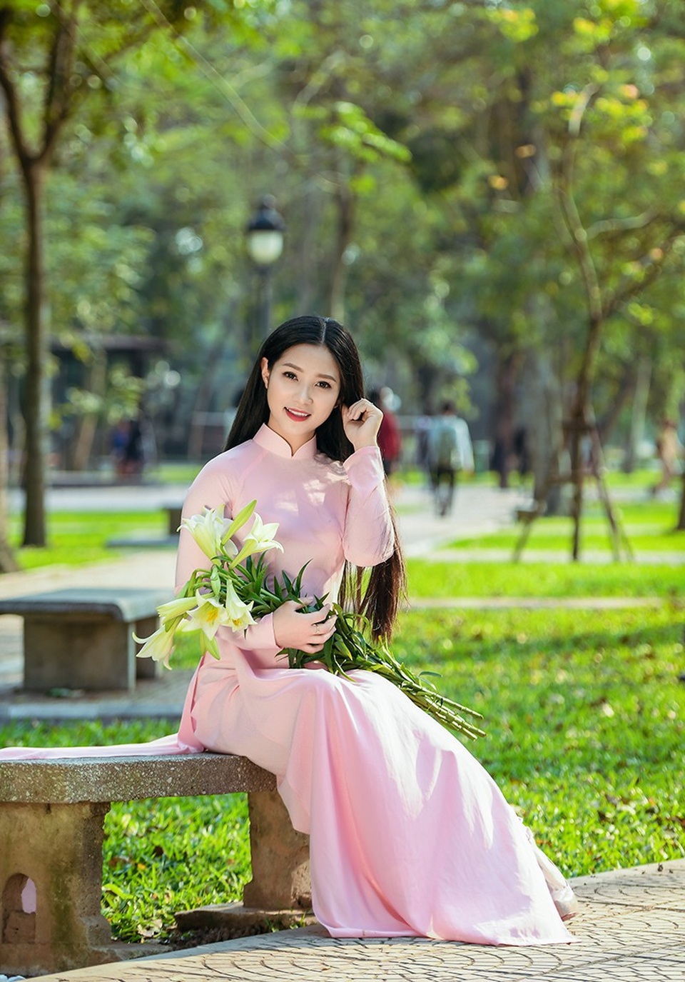 Thiếu nữ Hà Nội khoe sắc rạng ngời bên "loài hoa tháng Tư Hà Nội" - 8 Thiếu nữ Hà Nội khoe sắc rạng ngời bên "loài hoa tháng Tư Hà Nội" - 8