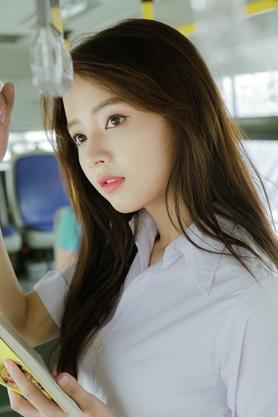 "Vẻ đẹp búp bê” của hot girl ảnh thẻ Hương Lê - 1 Lê Lý Lan Hương được dân mạng đặt nick-name là hot girl ảnh thẻ sau khi cô trở nên nổi tiếng bởi tấm ảnh thẻ xinh đẹp.