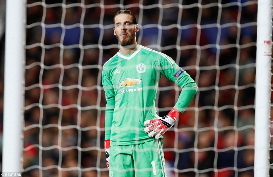 Nhìn lại trận thua đau đớn của MU trước Sevilla tại Old Trafford - 16
Sự thất vọng của thủ thành De Gea, các đồng đội đã không hỗ trợ anh tốt