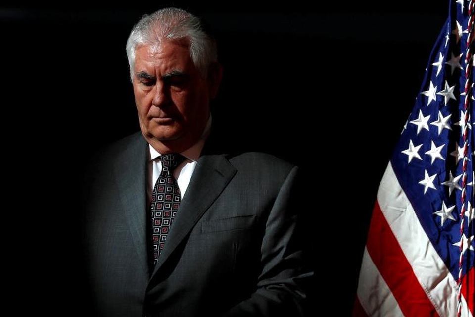 14 tháng “sóng gió” của cựu ngoại trưởng Mỹ ở Nhà Trắng - 1
Ngày 13/3, Tổng thống Mỹ Donald Trump bất ngờ thông báo trên mạng xã hội Twitter về việc sa thải Ngoại trưởng Rex Tillerson và Giám đốc Cục Tình báo Trung ương Mỹ (CIA) Mike Pompeo được bổ nhiệm thay thế.