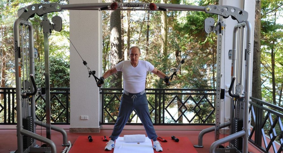 Tổng thống Putin sẽ nắm quyền đến khi nào? - 3 Tổng thống Putin luôn chú ý rèn luyện sức khỏe và tập thể thao (Ảnh: Sputnik)