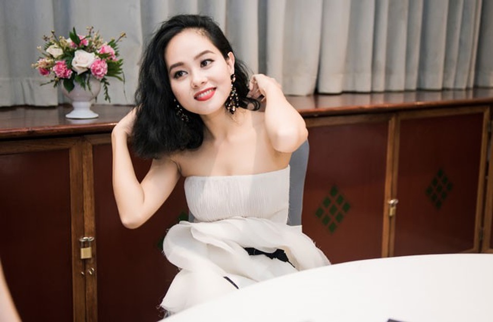 Hoàng Quyên nói gì khi bị chỉ trích “phát ngôn gây sốc”? - 3 Hoàng Quyên nói, bản thân hoàn toàn không đưa ra ý kiến như một thái độ khiêu khích...