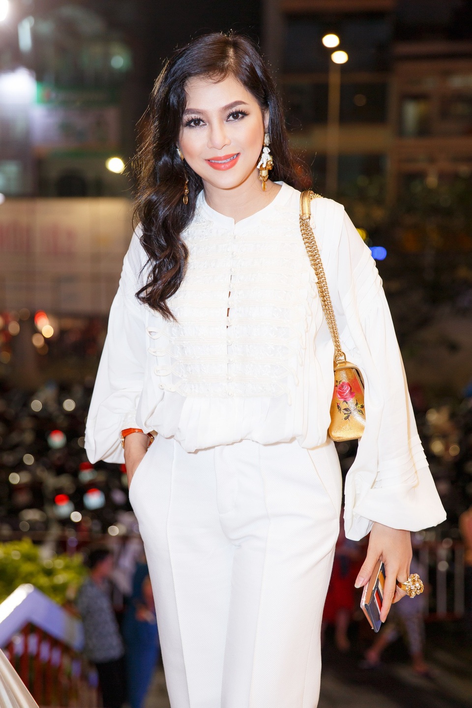 Là một cái tên “nổi đình nổi đám” với nhiều vai diễn nổi tiếng trong những bộ phim ăn khách: Vị đắng tình yêu, Chân dung màu đỏ, Cô gái điên, Tôi và em,...